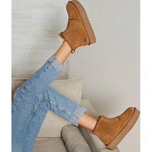 Brand new in box UGG Neumel Platform Zip Suede Booties